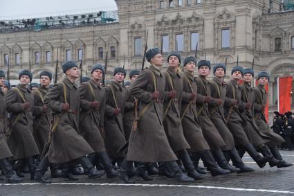 Москва. Участники торжественного марша, посвященного 78-й годовщине военного парада 1941 года, на Красной площади.