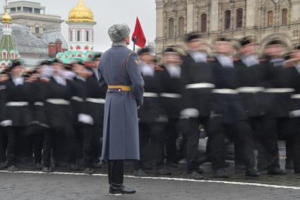 Москва. Участники торжественного марша, посвященного 78-й годовщине военного парада 1941 года, на Красной площади.