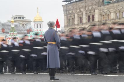 Москва. Участники торжественного марша, посвященного 78-й годовщине военного парада 1941 года, на Красной площади.