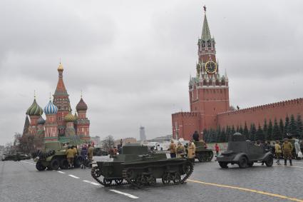 Москва. Торжественный марш, посвященный 78-й годовщине военного парада 1941 года, на Красной площади.