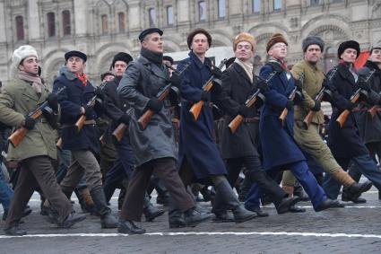 Москва. Участники торжественного марша, посвященного 78-й годовщине военного парада 1941 года, на Красной площади.