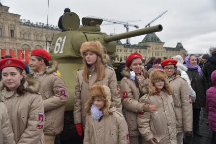 Москва. Участники торжественного марша, посвященного 78-й годовщине военного парада 1941 года, на Красной площади.