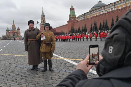 Москва. Участники торжественного марша, посвященного 78-й годовщине военного парада 1941 года, на Красной площади.