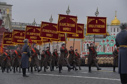 Москва. Участники торжественного марша, посвященного 78-й годовщине военного парада 1941 года, на Красной площади.