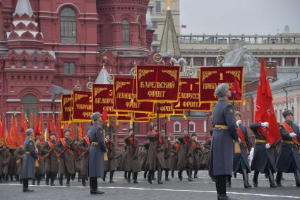 Москва. Участники торжественного марша, посвященного 78-й годовщине военного парада 1941 года, на Красной площади.