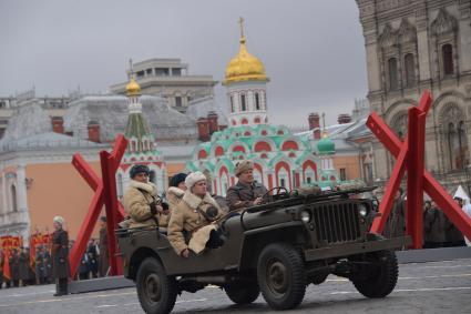 Москва. Участники торжественного марша, посвященного 78-й годовщине военного парада 1941 года, на Красной площади.