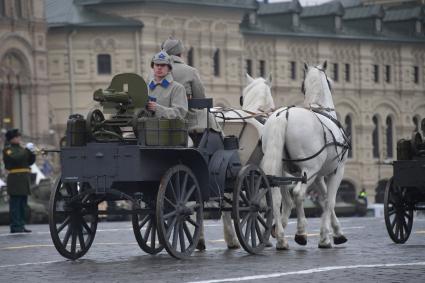 Москва. Участники торжественного марша, посвященного 78-й годовщине военного парада 1941 года, на Красной площади.