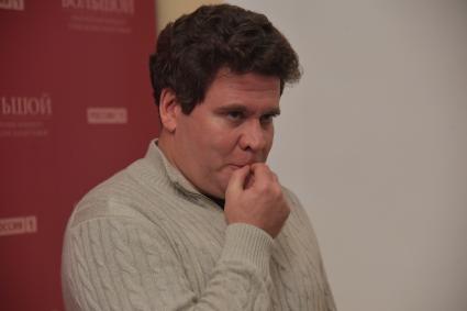 Москва. Пианист Денис Мацуев перед началом юбилейного концерта композитора Александры Пахмутовой в Большом театре.