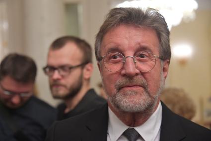 Москва. Актер Леонид Ярмольник перед началом юбилейного концерта композитора Александры Пахмутовой в Большом театре.