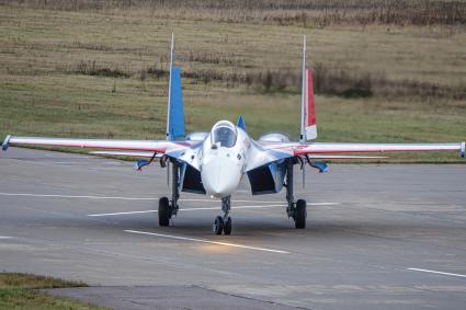 Московская область, Кубинка. Истребитель Су-35С , переданный пилотажной группе  ВКС России`Русские Витязи`  на аэродроме Кубинка.