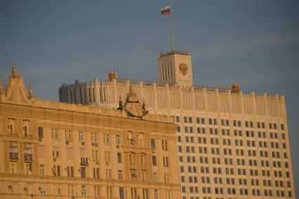 Москва.  Вид на Дом Правительства.