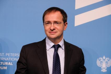Санкт-Петербург. Министр культуры РФ Владимир Мединский выступает на международном культурном форуме.
