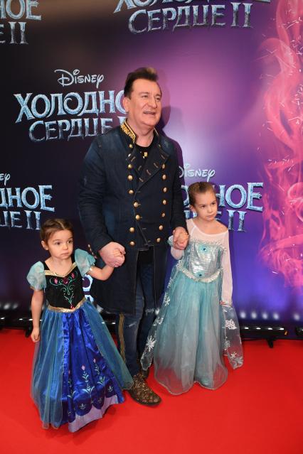 Москва. Певец Сергей Пенкин на премьере мультфильма `Холодное сердце-2`в кинотеатре `КАРО 11 Октябрь`.