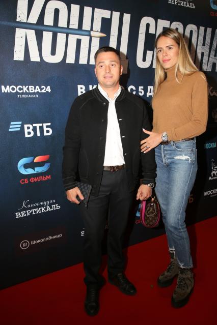 Диск 380. Спортсмен Антон Голоцуцков и его супруга