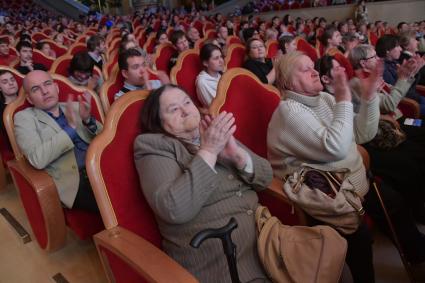 Москва. Участники и гости на благотворительном вечере встречи,посвященном международному Дню инвалидов в Зале церковных соборов Храма Христа Спасителя, организованном фондом `Клуб `Приключение` Дмитрия Шпаро, Центр дополнительного образования`Лаборатория путешествий`.