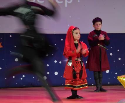 Москва. Выступление артистов на благотворительном вечере встречи,посвященном международному Дню инвалидов в Зале церковных соборов Храма Христа Спасителя, организованном фондом `Клуб `Приключение` Дмитрия Шпаро, Центр дополнительного образования`Лаборатория путешествий`.