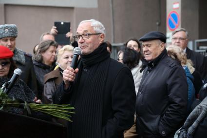 Диск374. Москва. Дом на набережной. Открытие памятной доски в честь актера Алексея Баталова. 2019. На снимке: председатель комиссии Мосгордумы по культуре, режиссер, актер Евгений Герасимов