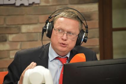 Москва. Директор Института проблем глобализации Михаил Делягин на радиостанции `Комсомольская правда`.