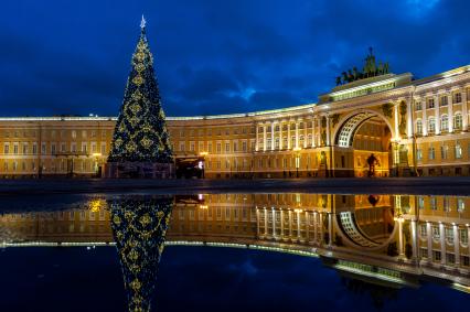 Санкт-Петербург. Новогодняя елка на Дворцовой площади.