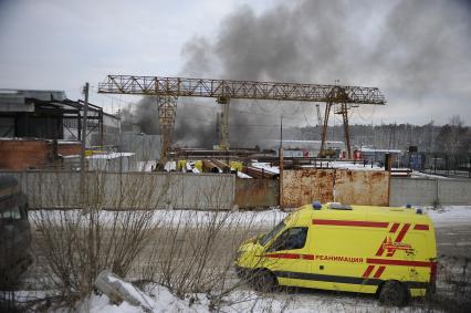 Екатеринбург. Пожар на Уральском заводе лакокрасочных изделий.