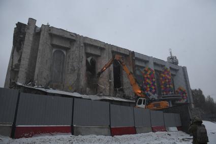 Москва. Снос киноцентра `Соловей`на Красной Пресне.