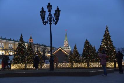 Москва.  Фестиваль `Путешествие в Рождество` на Манежной площади.