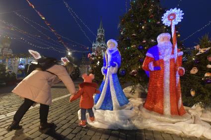 Москва.  Фестиваль `Путешествие в Рождество` на Красной площади.