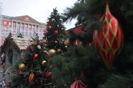 Москва. Новогоднее украшение Тверской улицы.