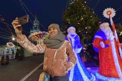 Москва.  Фестиваль `Путешествие в Рождество` на Красной площади.