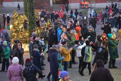 Москва.  Фестиваль `Путешествие в Рождество` на Манежной площади.