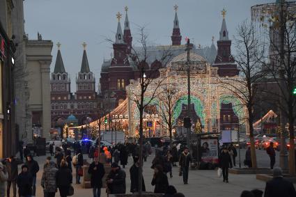 Москва.  Фестиваль `Путешествие в Рождество` на Манежной площади.