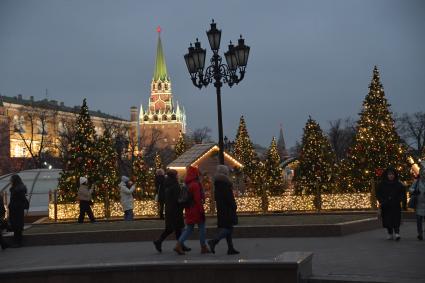 Москва.  Фестиваль `Путешествие в Рождество` на Манежной площади.