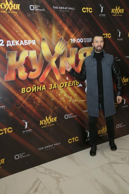Диск383. The Great Hall. Премьера сериала КУХНЯ. ВОЙНА ЗА ОТЕЛЬ. 2019. На снимке: певец Денис Клявер