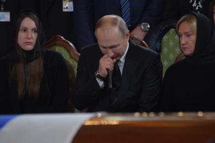 Москва. Президент России Владимир Путин на церемонии прощания с бывшим мэрм Москвы Юрием Лужковым в храме Христа Спасителя.