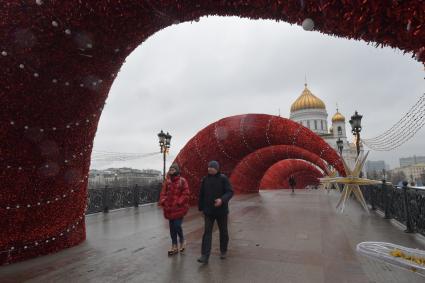 Москва. Новогоднее оформление Патриаршего моста.