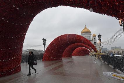 Москва. Новогоднее оформление Патриаршего моста.