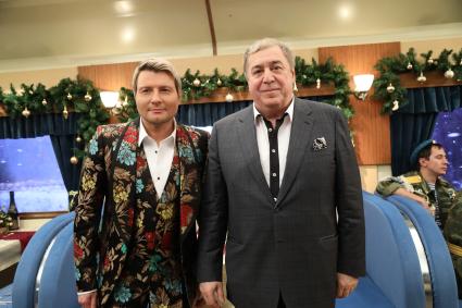 Диск383. Стадион ВТБ АРЕНА - Центральный стадион ДИНАМО. Концерт ПЕСНЯ ГОДА 2019. На снимке: певец Николай Басков и поэт, председатель совета директоров ПФГ САФМАР Михаил Гуцериев (справа)