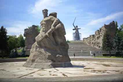 Волгоград. Памятник советскому войну-богатырю на Мамаевом кургане