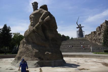 Волгоград. Памятник советскому войну-богатырю на Мамаевом кургане