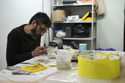 Москва.  Реставрация декоративных элементов  кинотеатра `Художественный`.