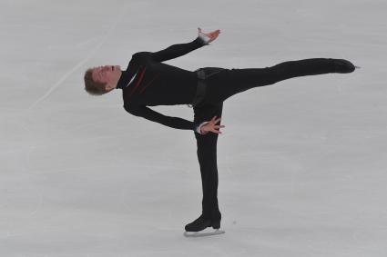 Москва. Спортсмен из России Александр Самарин во время произвольной программы среди мужчин в рамках Гран-при по фигурному катанию `Кубок Ростелеком` во дворце спорта `Мегаспорт`.