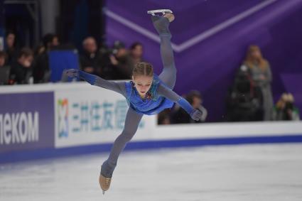 Москва.  Спортсменка из России Александра Трусова во время выступления в произвольной программе женского одиночного катания в рамках Гран-при по фигурному катанию `Кубок Ростелеком` во дворце спорта `Мегаспорт`.