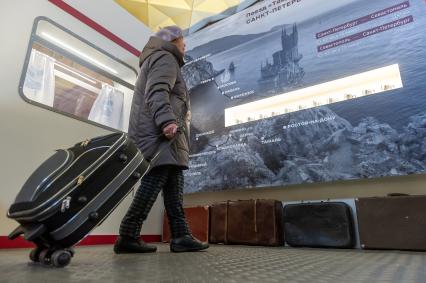 Санкт-Петербург. Пассажиры  в зале ожидания  Московского вокзала в Санкт-Петербурге.