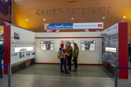 Санкт-Петербург. Пассажиры в зале ожидания Московского вокзала в Санкт-Петербурге.