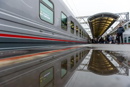 Санкт-Петербург. Отправление первого пассажирского поезда из Санкт-Петербурга в Севастополь через Крымский мост.