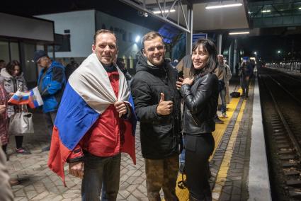 Севастополь. Встреча первого пассажирского поезда `Таврия`, прибывшего из Санкт-Петербурга в Севастополь.