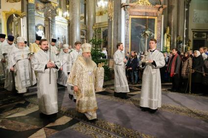 Санкт-Петербург.   Митрополит Санкт-Петербургский и Ладожский Варсонофий во время Рождественского богослужения в Казанском соборе.