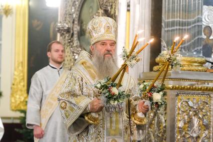 Санкт-Петербург.   Митрополит Санкт-Петербургский и Ладожский Варсонофий во время Рождественского богослужения в Казанском соборе.