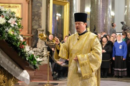 Санкт-Петербург. Во время Рождественского богослужения  в Казанском соборе.