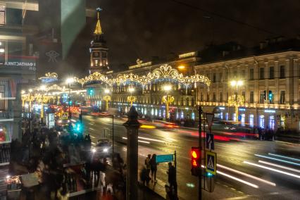 Санкт-Петербург. Невский проспект в новогоднем украшении.